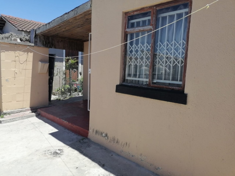 2 Bedroom Property for Sale in Mxolisi Phetani Western Cape